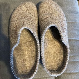 Haflinger wool slip ons. Size 39 (8.5 US) great condition. Tan
